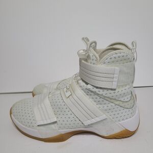 B37 2016 Nike LeBron James (10) X Soldier (844378-101) Sneakers Sz 12 Triple WHT